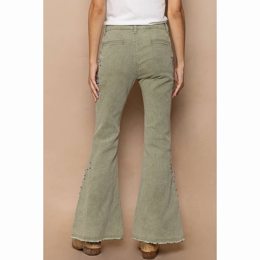 NWT POL Glamour Groove Floral‎ Embroidered Beaded Boho Green Flare Jeans - Picture 3 of 8